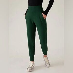 NWT - ATHLETA - VENICE JOGGER in Seaweed Snack Green.  Zip pockets. XS